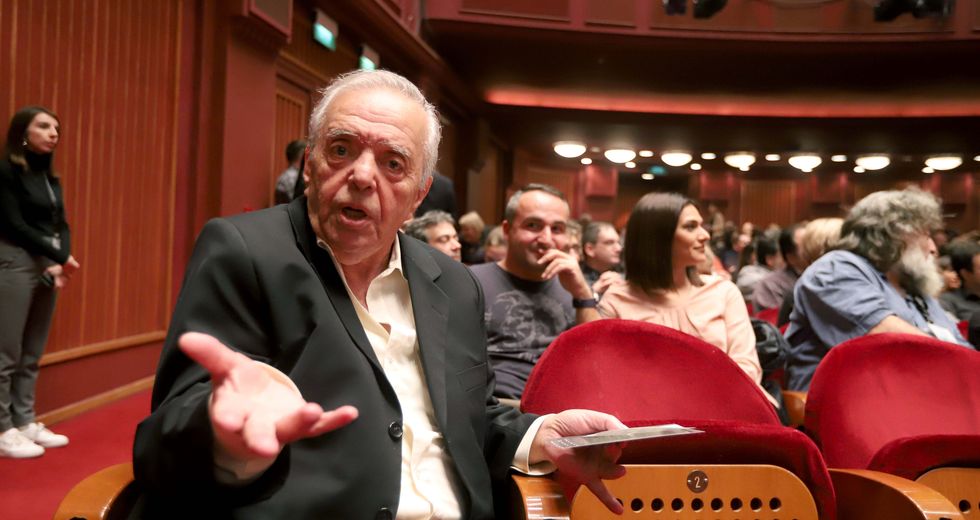 Από την ελληνική μοναξιά στους διεθνείς ορίζοντες