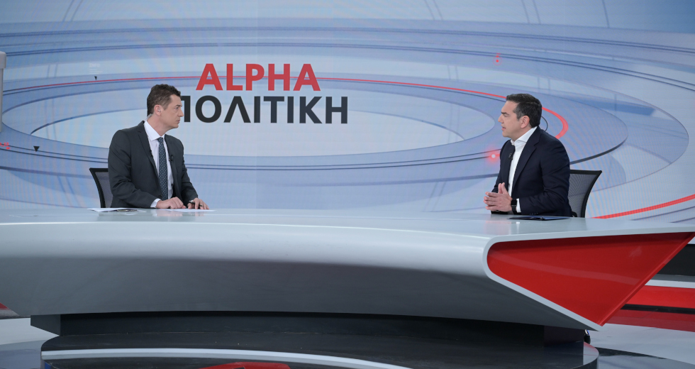 «Στέρησε 7 δισ. από τους συνταξιούχους και τους υπόσχεται 300 εκατομμύρια»