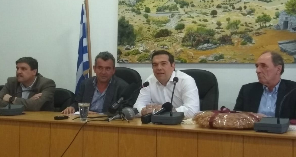 Σε Ανώγεια και Σπήλι ο Αλ. Τσίπρας πριν από την ομιλία στα Χανιά