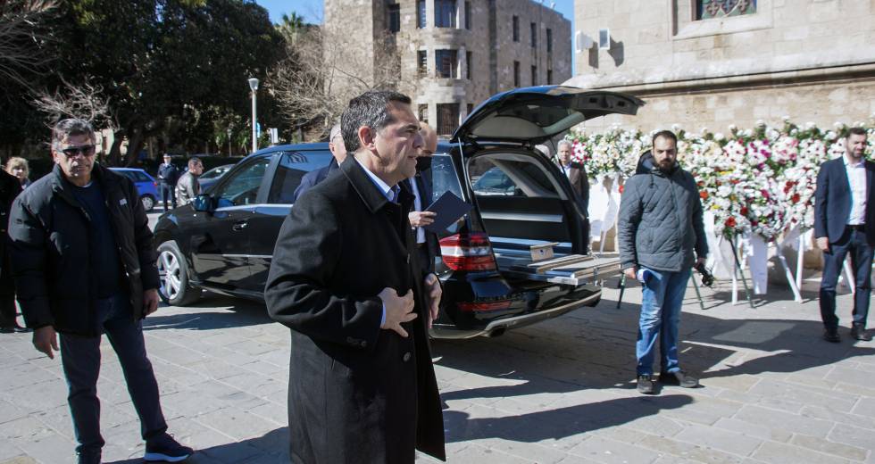 Το τελευταίο αντίο στον Νεκτάριο Σαντορινιό
