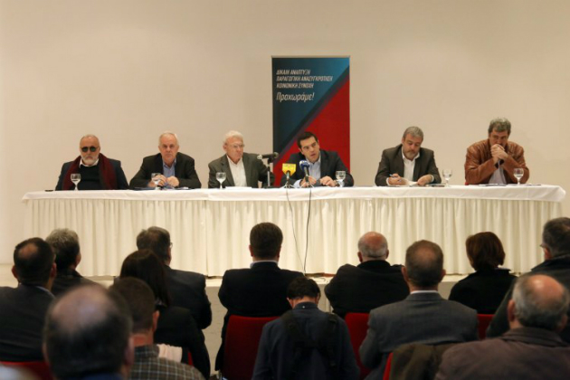 Στο Λασίθι ο πρωθυπουργός- Τον υποδέχθηκαν με πανό