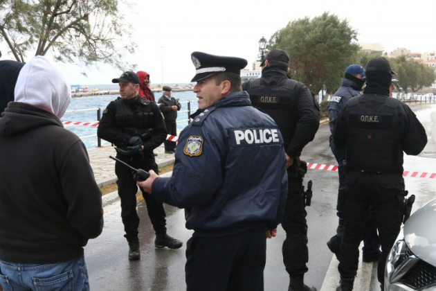 Στο Λασίθι ο πρωθυπουργός- Τον υποδέχθηκαν με πανό
