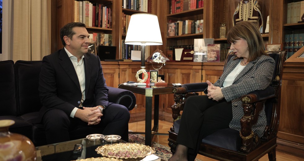 Παραίτηση του «πρωθυπουργού των υποκλοπών και της συγκάλυψης» ζητά ο Τσίπρας
