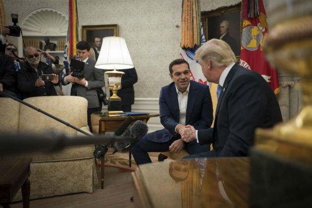 Στήριξη, προτροπές και… μπίζνες