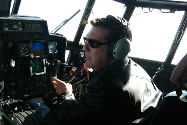 Ο πρωθυπουργός στο πιλοτήριο ενός C-130 [Φωτορεπορτάζ]