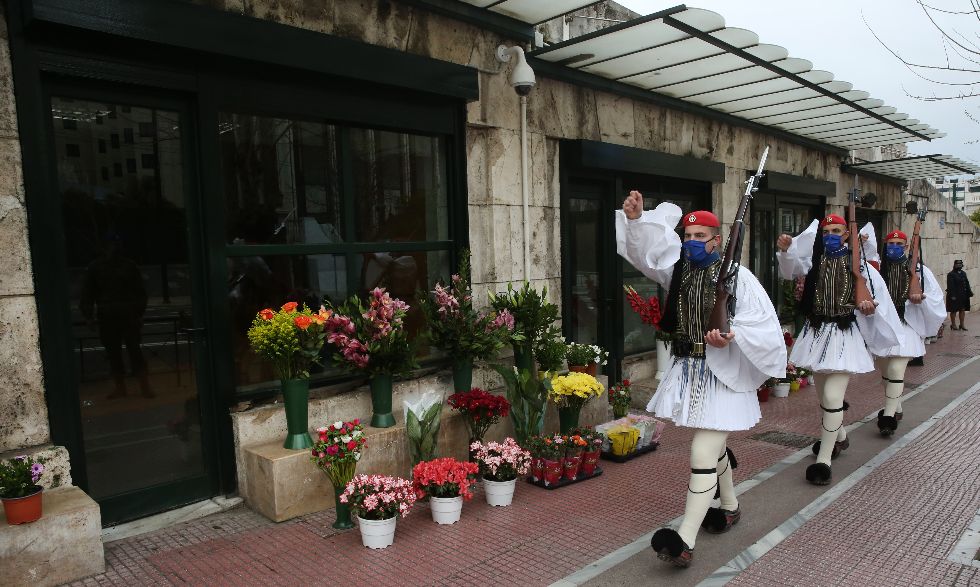 Μεγαλειώδεις εορτασμοί σε μια Αθήνα «φάντασμα»