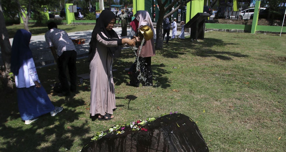 Δεκαπέντε χρόνια από το φονικό τσουνάμι – Η Ασία τιμά τη μνήμη των θυμάτων