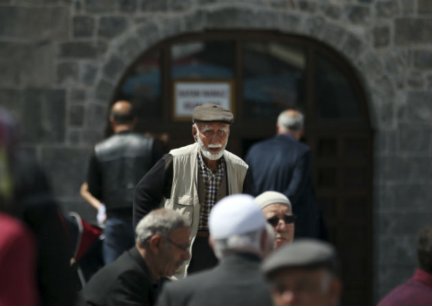 Η χώρα διχασμένη, ο «σουλτάνος» ευχαριστημένος
