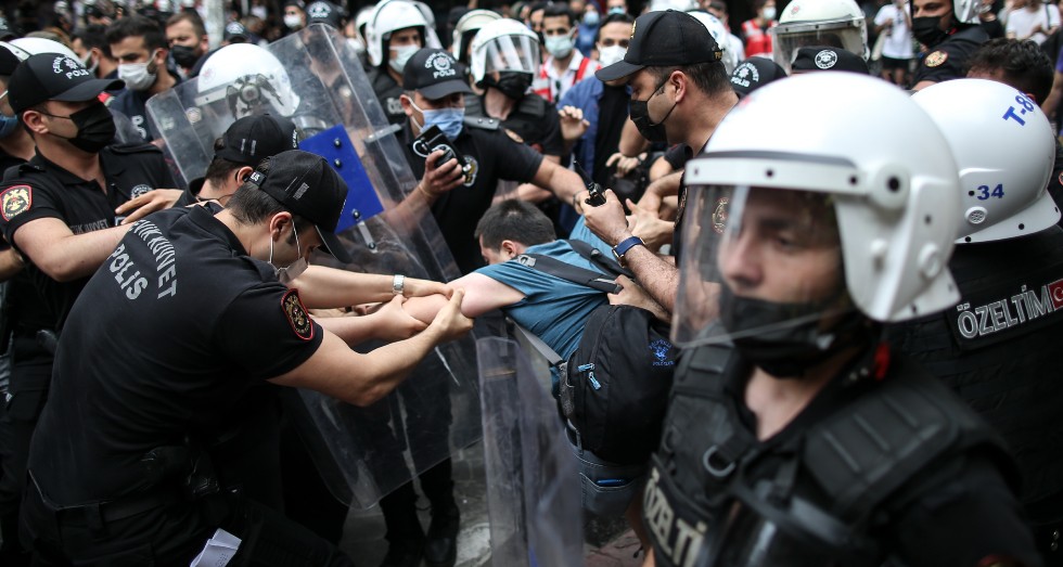 Η αστυνομία διέλυσε την Παρέλαση Υπερηφάνειας στην Τουρκία