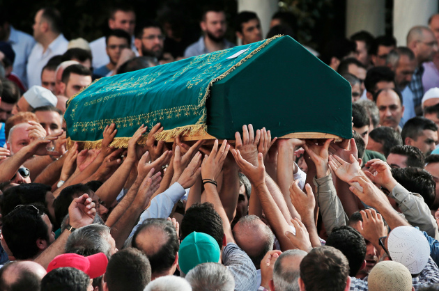 Αναζητούν απαντήσεις και ενόχους