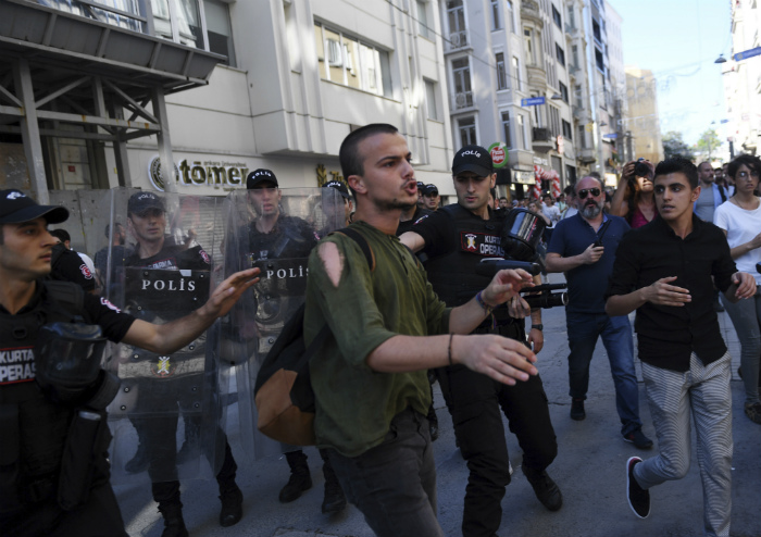 Επεισόδια στο απαγορευμένο Gay Pride της Τουρκίας