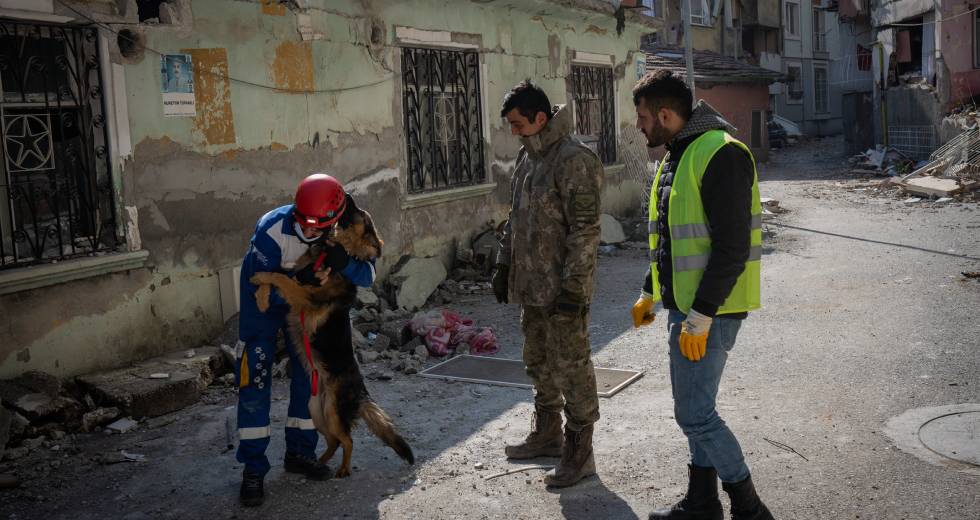 «Κανένας ήχος» δεν ακούγεται πια στα συντρίμμια του σεισμού
