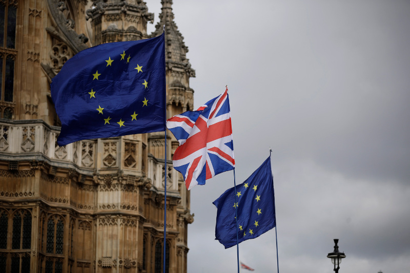 «Μικρή παράταση στο Brexit μόνο εάν περάσει η συμφωνία από τη Βουλή»
