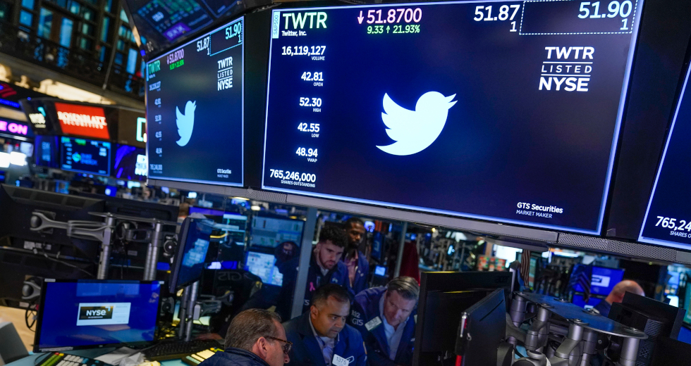 Τι θα κάνει ο Έλον Μασκ με το Twitter: Σενάρια, ανησυχίες και μηνύματα