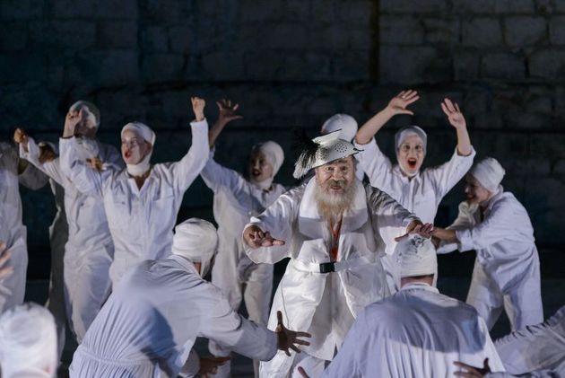 Το ανελέητο, σατιρικό κεντρί του Νεοέλληνα