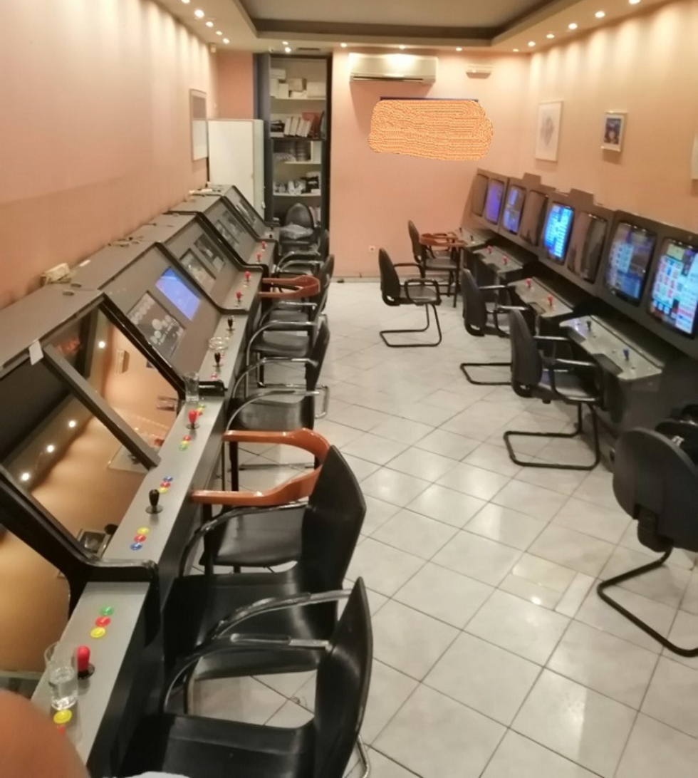 Ηράκλειο: Είχαν μετατρέψει καφενείο σε μίνι καζίνο – Τρεις συλλήψεις από την ΕΛΑΣ