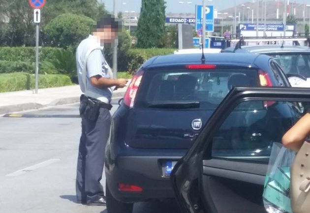 Ταξιτζήδες vs Uber: το αθηναϊκό γουέστερν του 2017