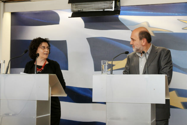 Με αιχμές οι τελετές παράδοσης – παραλαβής
