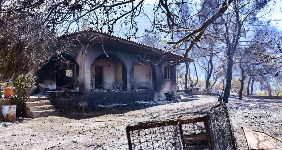 Πύρινη κόλαση στην Κορινθία – Νύχτα αγωνίας για τους κατοίκους
