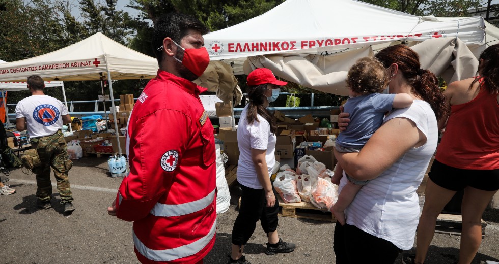 Συγκεντρώνουν τρόφιμα για τους πυρόπληκτους