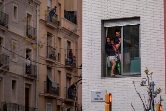 Βαρκελώνη: Ο Δήμος αγοράζει πολυκατοικία και σώζει τους ενοίκους από την έξωση