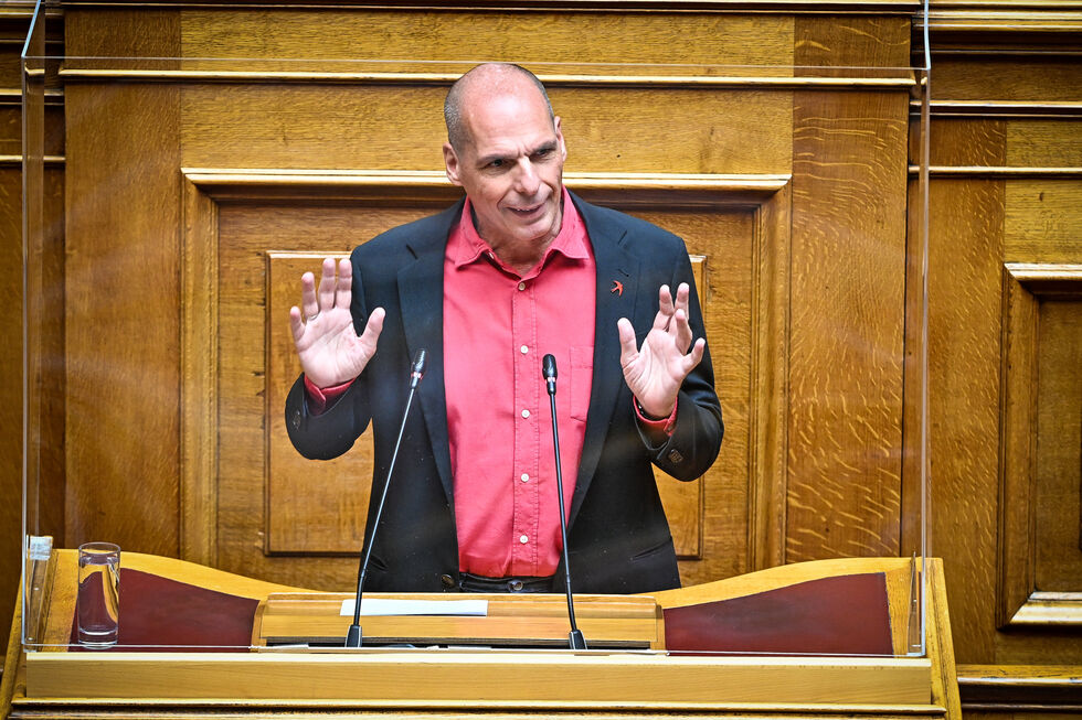 Ο Κ. Μητσοτάκης στη Βουλή με τον παραμορφωτικό καθρέφτη του