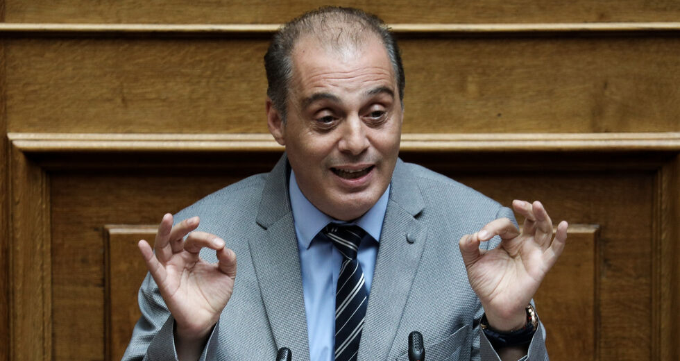 Η αντιπολίτευση βάλλει για τις μισές αλήθειες και τα «μέτρα ασπιρίνες» από Μητσοτάκη