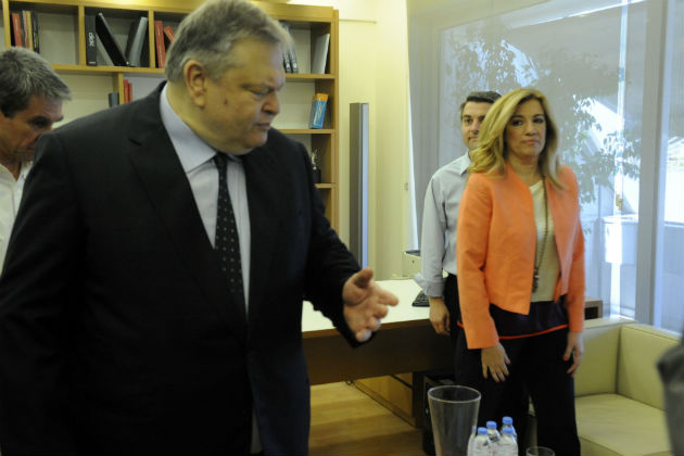 Διπλή εμπλοκή για Βενιζέλο