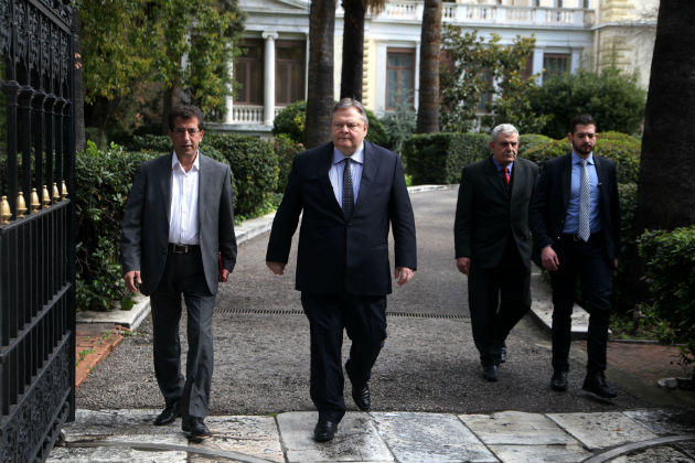 «Η κυβέρνηση γράφει με τα χέρια της το νέο μνημόνιο»