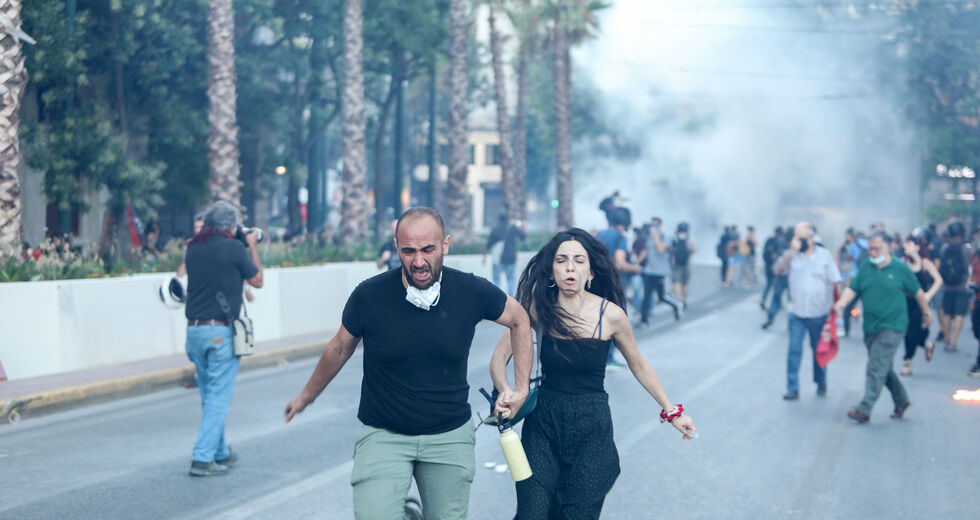Μάτια ερμητικά κλειστά στη βίαιη ΔΡΑΣΗ