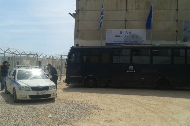 Δώδεκα χιλιόμετρα μακριά από τη ΒΙΑΛ και εν αναμονή στο λιμάνι της Χίου