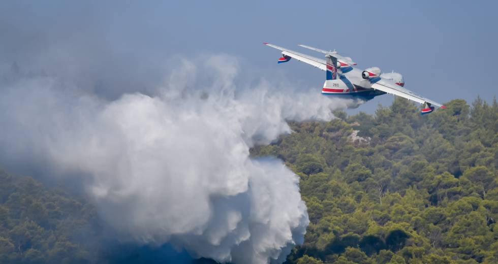 Meteo: Μέχρι τις δυτικές ακτές της Κρήτης έφτασε ο καπνός από τα Βίλια Αττικής