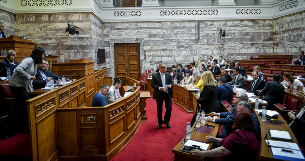 Στην Ολομέλεια η «μάχη» για το διυπουργικό νομοσχέδιο [Live]