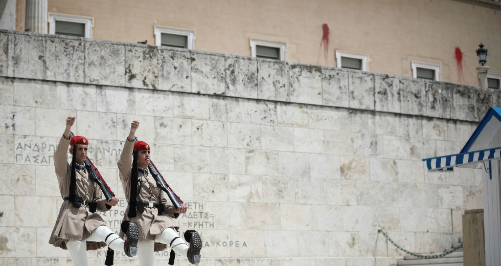 Μία σύλληψη μετά την επίθεση «Ρουβίκωνα» στη Βουλή