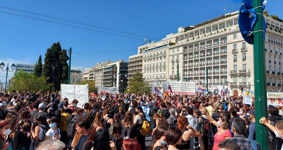 Μεγάλο και δυναμικό το συλλαλητήριο της εκπαιδευτικής κοινότητας στη Βουλή