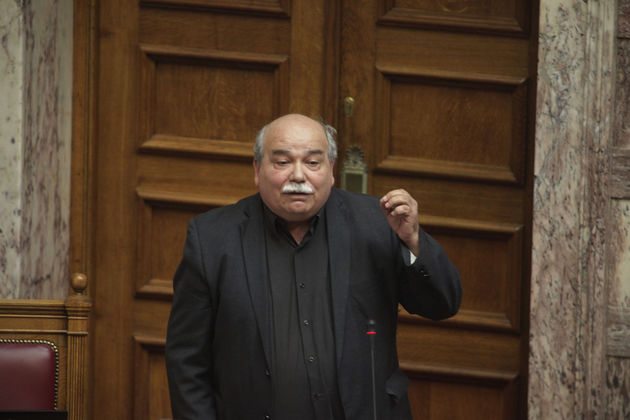 Γενική αντεπίθεση με ένα νομοσχέδιο