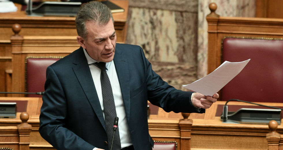 Πυρ ομαδόν κατά Βρούτση και κυβέρνησης για το φιάσκο με τα voucher