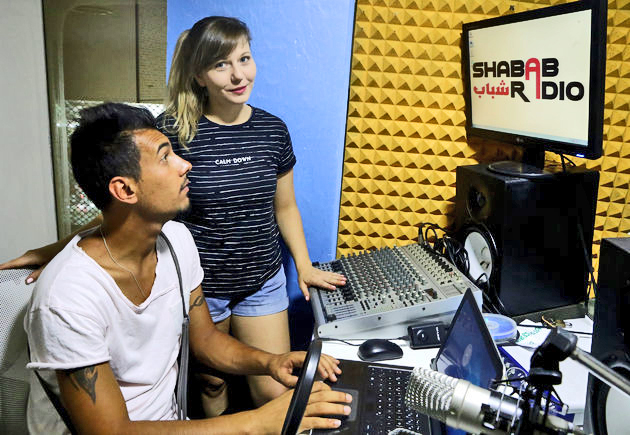 To web radio των προσφύγων