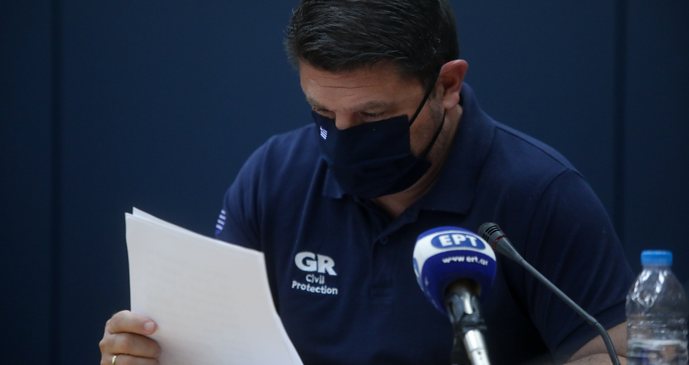 Ο κορονοϊός σε έξαρση, η κυβέρνηση σε τρικυμία