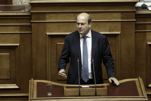 Δηλώσεις για τη Συμφωνία με το βλέμμα στη Βουλή