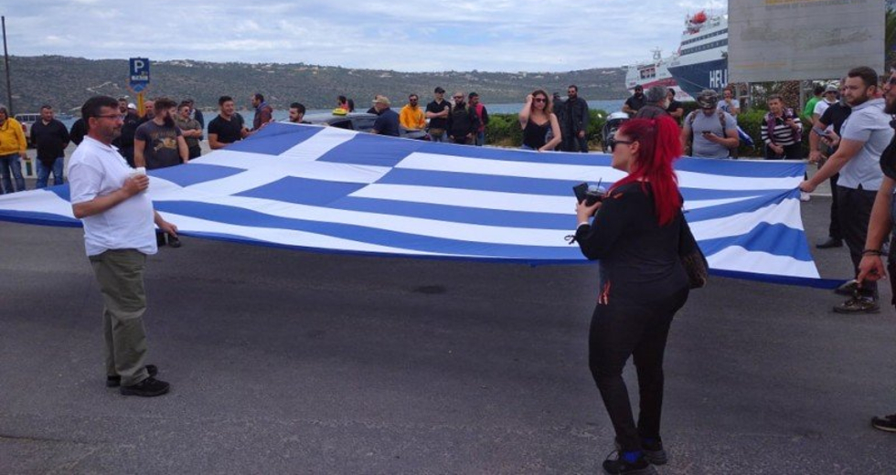 Ρατσιστικές συγκεντρώσεις στην Κρήτη – Επεισόδια και… αλυσοπρίονο στο Ηράκλειο