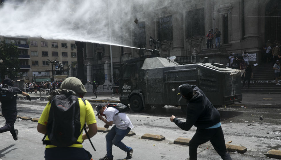 «Η Χιλή ξυπνάει» και δεν πείθεται από τις προεδρικές υποσχέσεις
