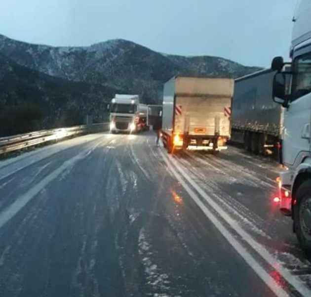Κρήτη: Προβλήματα και κλειστά σχολεία από τον χιονιά