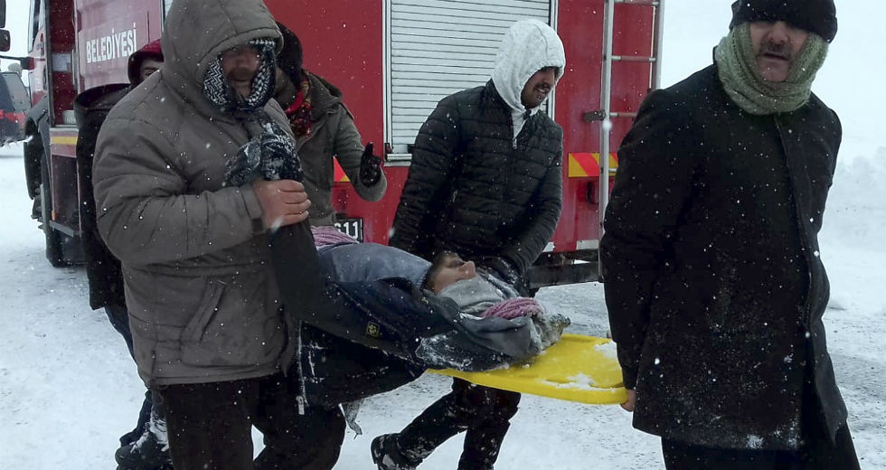 Στους 38 ο αριθμός των νεκρών από τις δύο χιονοστιβάδες στην Τουρκία