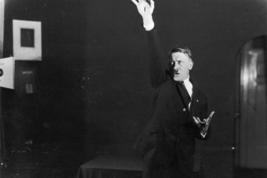 Στην φυλακή τρεις υμνητές του Χίτλερ στη Βρετανία