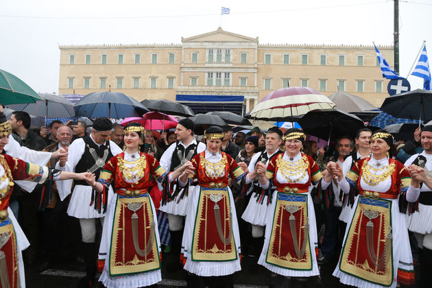 Πρώτα παρέλαση, μετά… κλαρίνα