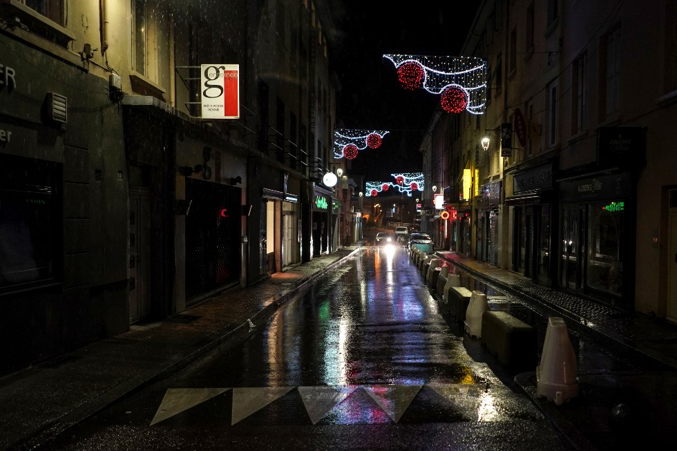 Στολισμένη Ευρώπη, άδειοι δρόμοι