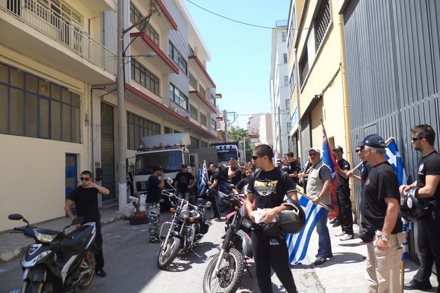 «Φωτιά στα τζαμιά» διά χειρός Χρυσής Αυγής