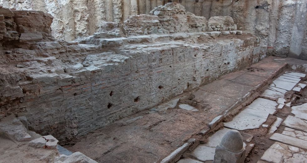 Στάση για νερό στο κρηναίο του μετρό