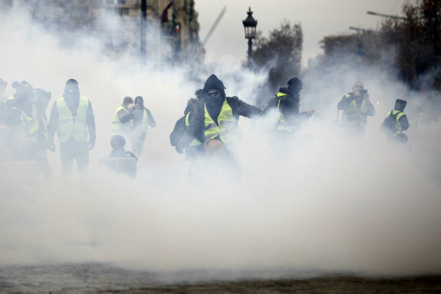 Πεδίο μάχης το Παρίσι, με δεκάδες τραυματίες